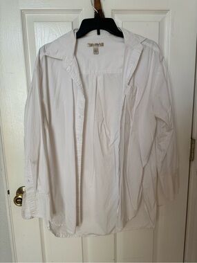 Banana Republic White Button-Down Shirt